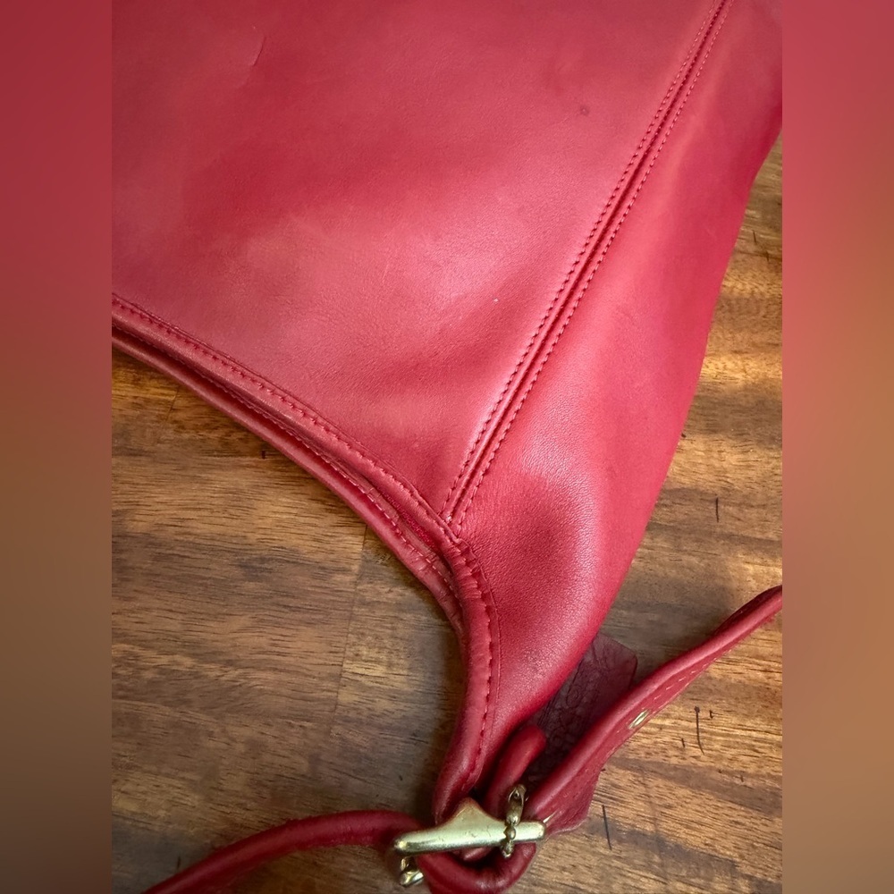 Rare Vintage Coach Vibrant Red Leather Shoulder Bag. #9060 - Picture 7 of 15